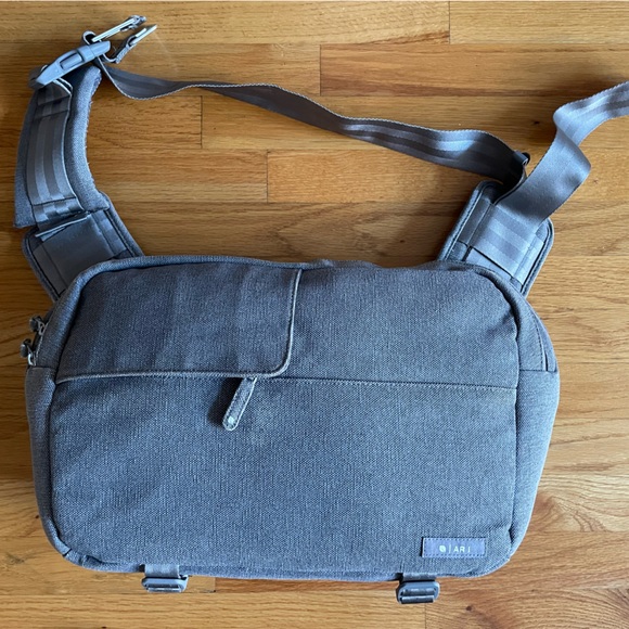 Incase Ari Marcopoulos Camera Bag - Picture 5 of 11